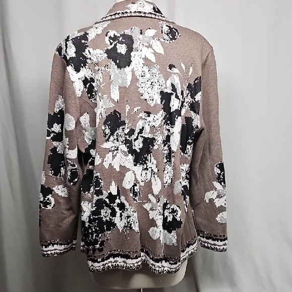 Chico's Black and White Floral Blazer - Picture 5 of 11